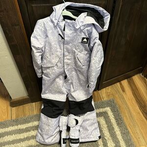 Burton toddler girls snowsuit size 3t with matching gloves